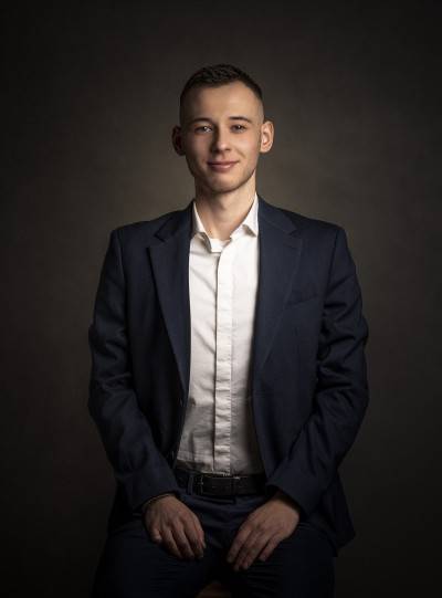 Makler - Roman Hallon